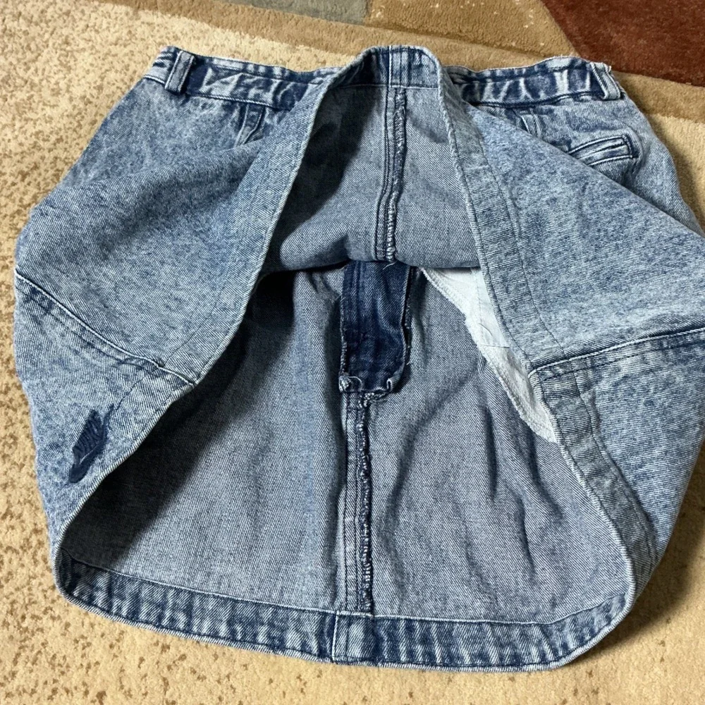 Nike Vintage 90s Acid Wash Denim Skirt Women M Blue Pleated Challenge Court Logo